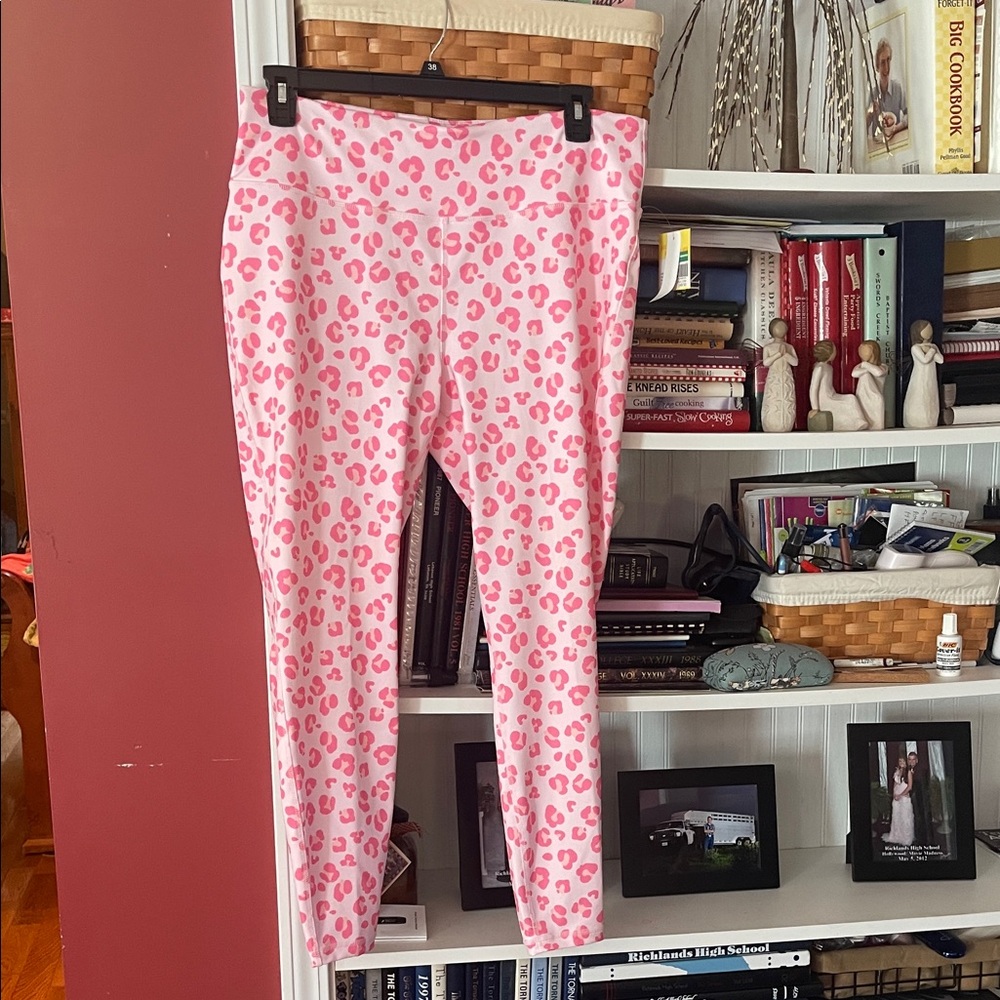 crown & ivy Pink Leopard Print Leggings